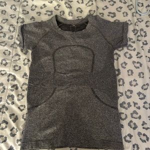 SOLD. lululemon swiftly tech. Size 2. never worn